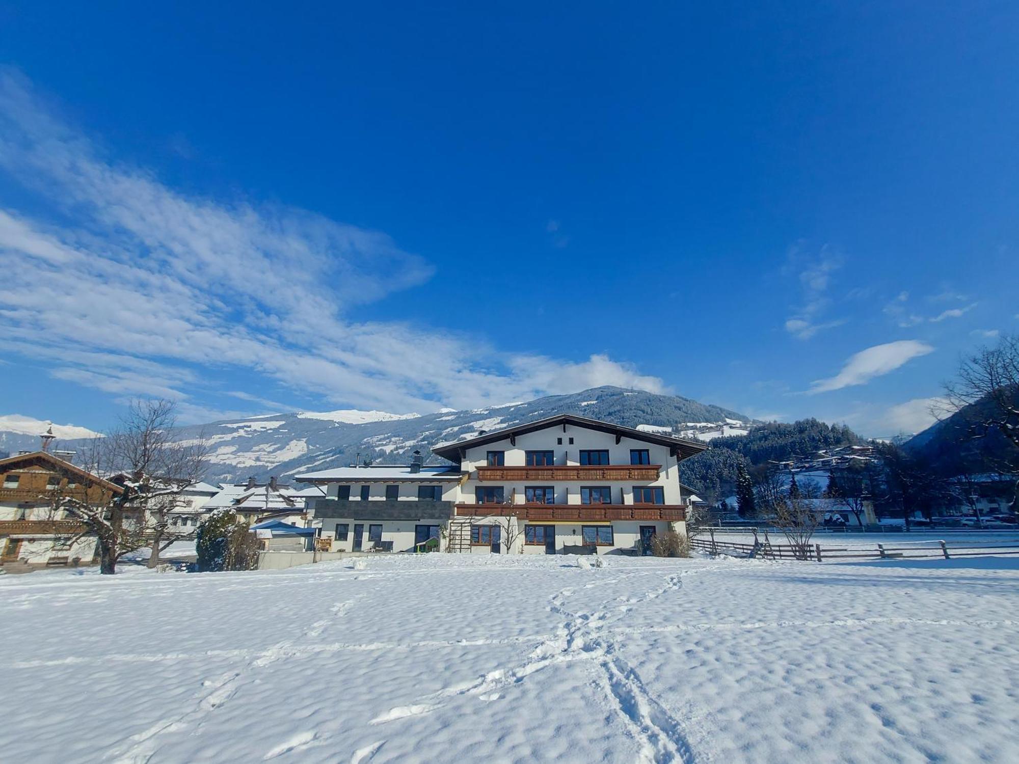 Alpenzeit Zillertal Apartments Цел ам Цилер Екстериор снимка